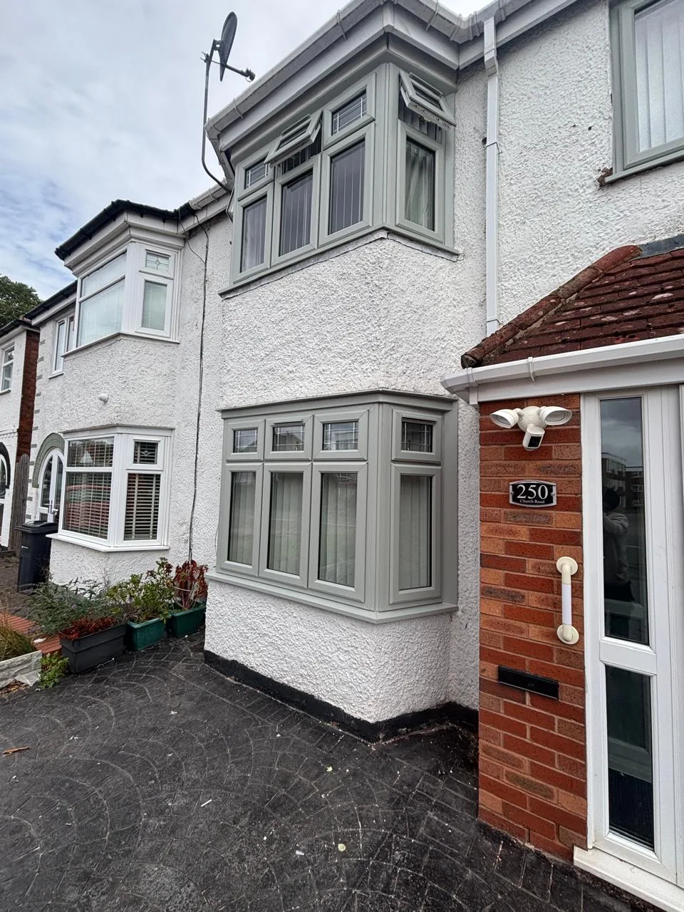 HI Q WINDOWS uPVC window installation